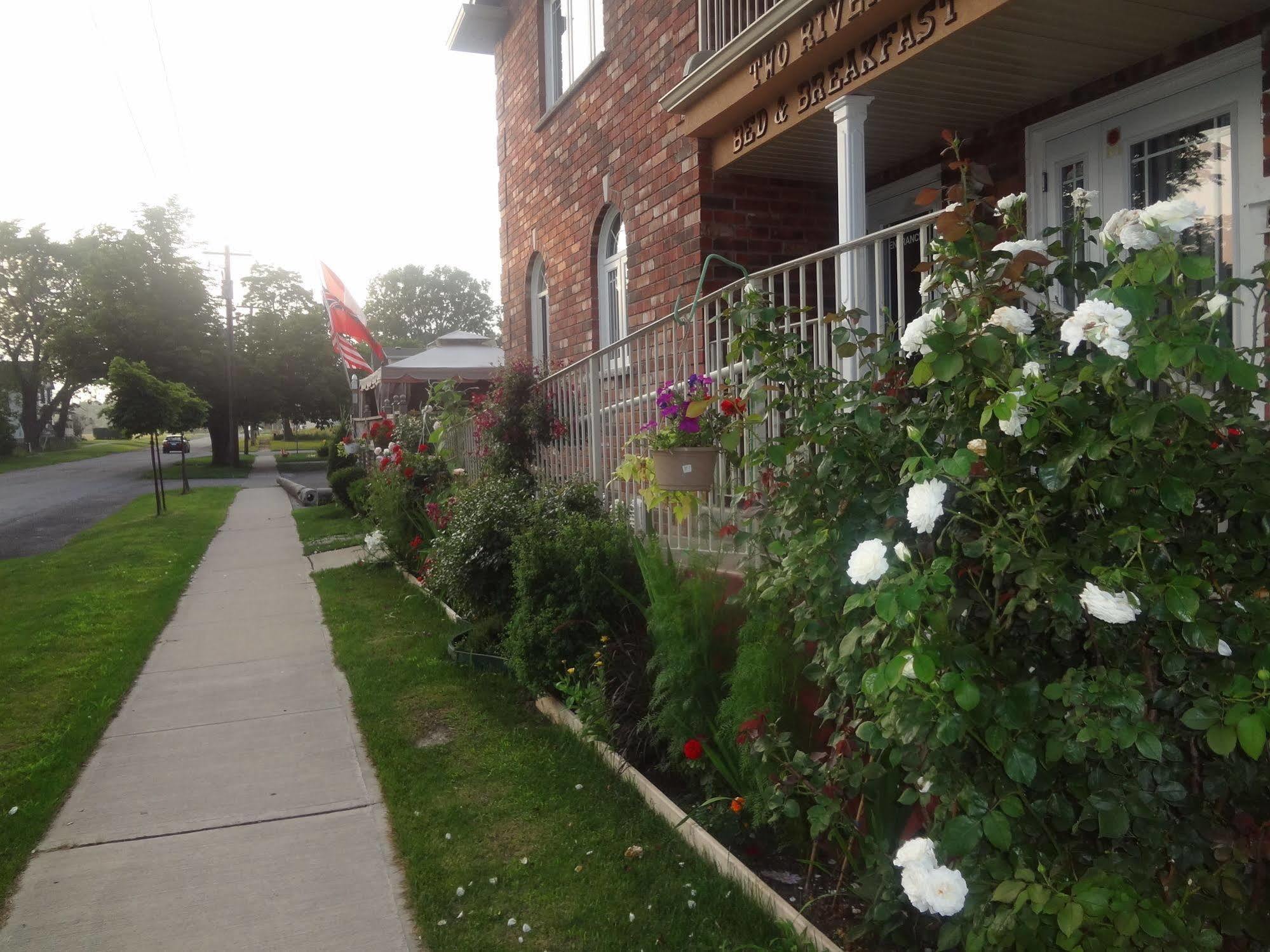 Two Rivers Bed And Breakfast Niagara Falls Exterior foto